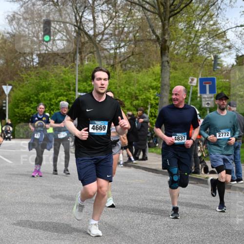 12.04.2026 - 45. Internationalen Wilhelmsburger Insellauf J. Mangold http://msf.ph/oto/9515298 12.04.2026 13:14:44 Ziel 4421, 5242, 3425, 5142, 4852, 2430, 5813, 4747, 3773, 5602, 4960, 4418, 5156, 4111, 3306, 3328, 2772, 5348, 4837, 4838, 4669, 2110, 4695, 2815, 2785, 2043, 2118, 5755, 5029, 5755, 5029, 4662, 4663, 4559, 3308, 3881, 3882, 3767, 3765 meine-sportfotos.de