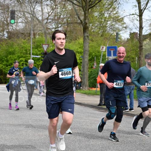 12.04.2026 - 45. Internationalen Wilhelmsburger Insellauf J. Mangold http://msf.ph/oto/9515303 12.04.2026 13:14:44 Ziel 4421, 5242, 3425, 5142, 4852, 2430, 5813, 4747, 3773, 5602, 4960, 4418, 5156, 4111, 3306, 3328, 2772, 5348, 4837, 4838, 4669, 2110, 4695, 2815, 2785, 2043, 2118, 5755, 5029, 5755, 5029, 4662, 4663, 4559, 3308, 3881, 3882, 3767, 3765 meine-sportfotos.de