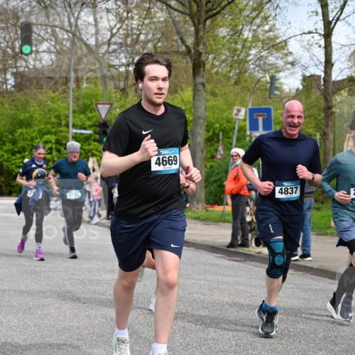 12.04.2026 - 45. Internationalen Wilhelmsburger Insellauf J. Mangold http://msf.ph/oto/9515304 12.04.2026 13:14:44 Ziel 4421, 5242, 3425, 5142, 4852, 2430, 5813, 4747, 3773, 5602, 4960, 4418, 5156, 4111, 3306, 3328, 2772, 5348, 4837, 4838, 4669, 2110, 4695, 2815, 2785, 2043, 2118, 5755, 5029, 5755, 5029, 4662, 4663, 4559, 3308, 3881, 3882, 3767, 3765 meine-sportfotos.de