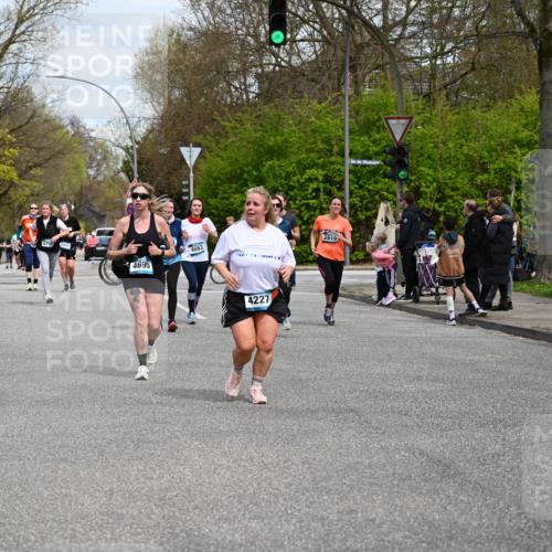 12.04.2026 - 45. Internationalen Wilhelmsburger Insellauf J. Mangold http://msf.ph/oto/9515320 12.04.2026 13:14:49 Ziel 2430, 5813, 4747, 3773, 5602, 4960, 4418, 5156, 4111, 3306, 3328, 2772, 5348, 4837, 4838, 4669, 2110, 4695, 2815, 2785, 2043, 2118, 5755, 5029, 4662, 4663, 4559, 3308, 3881, 3882, 3767, 3765, 4366, 4227 meine-sportfotos.de
