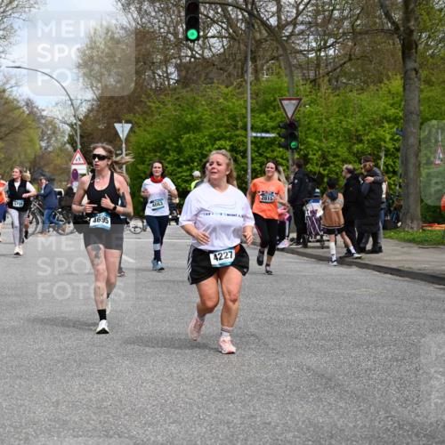12.04.2026 - 45. Internationalen Wilhelmsburger Insellauf J. Mangold http://msf.ph/oto/9515328 12.04.2026 13:14:50 Ziel 2430, 5813, 4747, 3773, 5602, 4960, 4418, 5156, 4111, 3306, 3328, 2772, 5348, 4837, 4838, 4669, 2110, 4695, 2815, 2785, 2043, 2118, 5755, 5029, 4662, 4663, 4559, 3308, 4559, 3308, 3881, 3882, 3767, 3765, 4366, 4227 meine-sportfotos.de