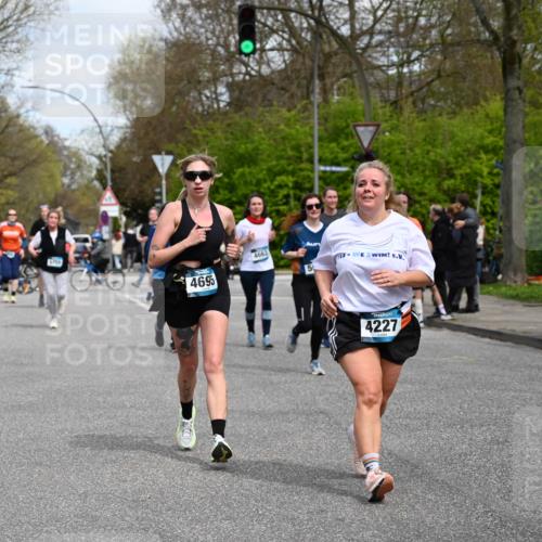 12.04.2026 - 45. Internationalen Wilhelmsburger Insellauf J. Mangold http://msf.ph/oto/9515334 12.04.2026 13:14:51 Ziel 5813, 4747, 3773, 5602, 4960, 4418, 5156, 4111, 3306, 3328, 2772, 5348, 4837, 4838, 4669, 2110, 4695, 2815, 2785, 2043, 2118, 5755, 5029, 4662, 4663, 4559, 3308, 3881, 3882, 3767, 3765, 4366, 4227, 3232 meine-sportfotos.de