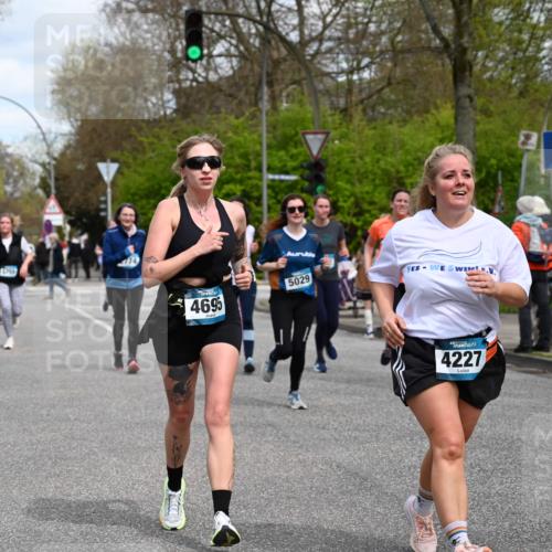 12.04.2026 - 45. Internationalen Wilhelmsburger Insellauf J. Mangold http://msf.ph/oto/9515342 12.04.2026 13:14:51 Ziel 5813, 4747, 3773, 5602, 4960, 4418, 5156, 4111, 3306, 3328, 2772, 5348, 4837, 4838, 4669, 2110, 4695, 2815, 2785, 2043, 2118, 5755, 5029, 4662, 4663, 4559, 3308, 3881, 3882, 3767, 3765, 4366, 4227, 3232 meine-sportfotos.de