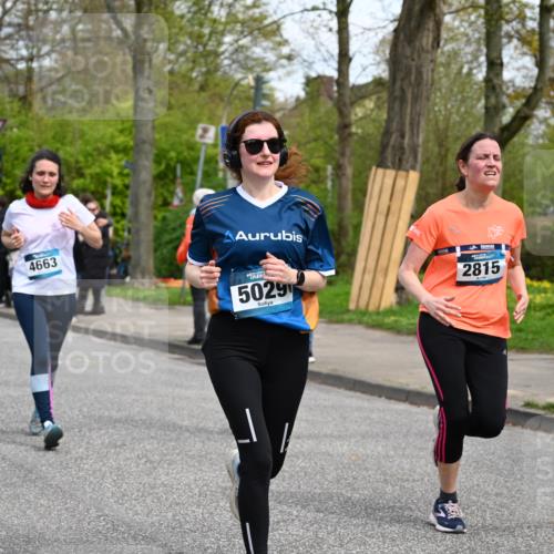 12.04.2026 - 45. Internationalen Wilhelmsburger Insellauf J. Mangold http://msf.ph/oto/9515359 12.04.2026 13:14:53 Ziel 3773, 5602, 4960, 4418, 5156, 4111, 3306, 3328, 2772, 5348, 4837, 4838, 4669, 2110, 4695, 2815, 2785, 2785, 2043, 2118, 5755, 5029, 4662, 4663, 4559, 3308, 3881, 3882, 3767, 3765, 4366, 4227, 3232, 2774, 5725 meine-sportfotos.de