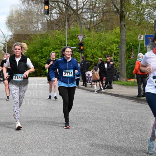 12.04.2026 - 45. Internationalen Wilhelmsburger Insellauf J. Mangold http://msf.ph/oto/9515370 12.04.2026 13:14:55 Ziel 3773, 5602, 4960, 4418, 5156, 4111, 3306, 3328, 2772, 5348, 4837, 4838, 4669, 2110, 4695, 2815, 2785, 2043, 2118, 5755, 5029, 4662, 4663, 4559, 3308, 3881, 3882, 3767, 3765, 3882, 3767, 3765, 4366, 4227, 3232, 2774, 5725 meine-sportfotos.de