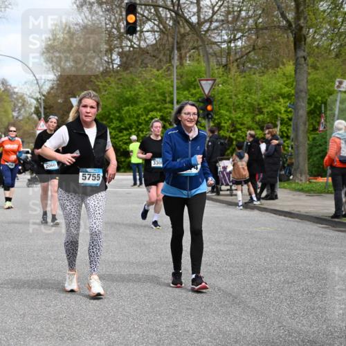 12.04.2026 - 45. Internationalen Wilhelmsburger Insellauf J. Mangold http://msf.ph/oto/9515373 12.04.2026 13:14:55 Ziel 3773, 5602, 4960, 4418, 5156, 4111, 3306, 3328, 2772, 5348, 4837, 4838, 4669, 2110, 4695, 2815, 2785, 2043, 2118, 5755, 5029, 4662, 4663, 4559, 3308, 3881, 3882, 3767, 3765, 3882, 3767, 3765, 4366, 4227, 3232, 2774, 5725 meine-sportfotos.de