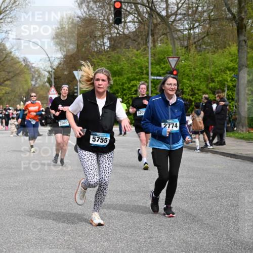 12.04.2026 - 45. Internationalen Wilhelmsburger Insellauf J. Mangold http://msf.ph/oto/9515376 12.04.2026 13:14:55 Ziel 3773, 5602, 4960, 4418, 5156, 4111, 3306, 3328, 2772, 5348, 4837, 4838, 4669, 2110, 4695, 2815, 2785, 2043, 2118, 5755, 5029, 4662, 4663, 4559, 3308, 3881, 3882, 3767, 3765, 3882, 3767, 3765, 4366, 4227, 3232, 2774, 5725 meine-sportfotos.de