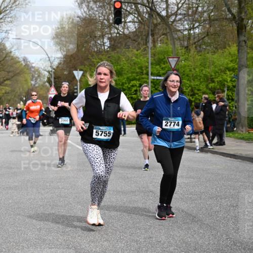 12.04.2026 - 45. Internationalen Wilhelmsburger Insellauf J. Mangold http://msf.ph/oto/9515377 12.04.2026 13:14:55 Ziel 3773, 5602, 4960, 4418, 5156, 4111, 3306, 3328, 2772, 5348, 4837, 4838, 4669, 2110, 4695, 2815, 2785, 2043, 2118, 5755, 5029, 4662, 4663, 4559, 3308, 3881, 3882, 3767, 3765, 3882, 3767, 3765, 4366, 4227, 3232, 2774, 5725 meine-sportfotos.de