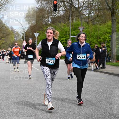 12.04.2026 - 45. Internationalen Wilhelmsburger Insellauf J. Mangold http://msf.ph/oto/9515378 12.04.2026 13:14:55 Ziel 3773, 5602, 4960, 4418, 5156, 4111, 3306, 3328, 2772, 5348, 4837, 4838, 4669, 2110, 4695, 2815, 2785, 2043, 2118, 5755, 5029, 4662, 4663, 4559, 3308, 3881, 3882, 3767, 3765, 3882, 3767, 3765, 4366, 4227, 3232, 2774, 5725 meine-sportfotos.de