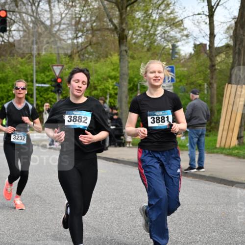 12.04.2026 - 45. Internationalen Wilhelmsburger Insellauf J. Mangold http://msf.ph/oto/9515437 12.04.2026 13:15:11 Ziel 2110, 4695, 2815, 2785, 2043, 2118, 5755, 5029, 4662, 4663, 4559, 3308, 3881, 3882, 3767, 3765, 4366, 4366, 4227, 3232, 2774, 5725, 3770, 2617, 5453, 4942, 4964, 4942, 4964, 5675, 4616, 4880, 2832, 3803, 3801, 3250, 5008, 2853, 3280 meine-sportfotos.de