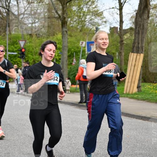 12.04.2026 - 45. Internationalen Wilhelmsburger Insellauf J. Mangold http://msf.ph/oto/9515439 12.04.2026 13:15:11 Ziel 2110, 4695, 2815, 2785, 2043, 2118, 5755, 5029, 4662, 4663, 4559, 3308, 3881, 3882, 3767, 3765, 4366, 4366, 4227, 3232, 2774, 5725, 3770, 2617, 5453, 4942, 4964, 4942, 4964, 5675, 4616, 4880, 2832, 3803, 3801, 3250, 5008, 2853, 3280 meine-sportfotos.de