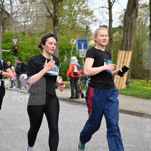 12.04.2026 - 45. Internationalen Wilhelmsburger Insellauf J. Mangold http://msf.ph/oto/9515440 12.04.2026 13:15:11 Ziel 2110, 4695, 2815, 2785, 2043, 2118, 5755, 5029, 4662, 4663, 4559, 3308, 3881, 3882, 3767, 3765, 4366, 4366, 4227, 3232, 2774, 5725, 3770, 2617, 5453, 4942, 4964, 4942, 4964, 5675, 4616, 4880, 2832, 3803, 3801, 3250, 5008, 2853, 3280 meine-sportfotos.de