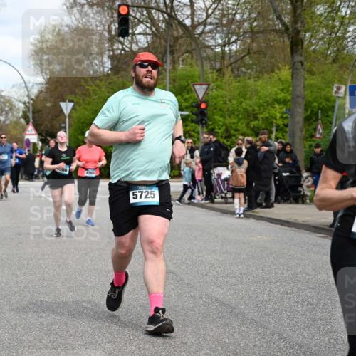 12.04.2026 - 45. Internationalen Wilhelmsburger Insellauf J. Mangold http://msf.ph/oto/9515450 12.04.2026 13:15:13 Ziel 2110, 4695, 2815, 2785, 2043, 2118, 5755, 5029, 4662, 4663, 4559, 3308, 3881, 3882, 3767, 3765, 4366, 4227, 3232, 2774, 5725, 3770, 2617, 5453, 4942, 4964, 5675, 4616, 4880, 2832, 3803, 3801, 3250, 5008, 2853, 3280, 3244, 5292, 4861, 2032 meine-sportfotos.de
