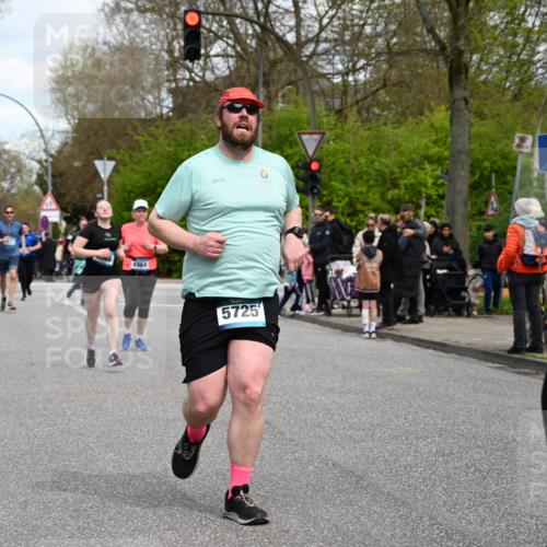 12.04.2026 - 45. Internationalen Wilhelmsburger Insellauf J. Mangold http://msf.ph/oto/9515451 12.04.2026 13:15:13 Ziel 2110, 4695, 2815, 2785, 2043, 2118, 5755, 5029, 4662, 4663, 4559, 3308, 3881, 3882, 3767, 3765, 4366, 4227, 3232, 2774, 5725, 3770, 2617, 5453, 4942, 4964, 5675, 4616, 4880, 2832, 3803, 3801, 3250, 5008, 2853, 3280, 3244, 5292, 4861, 2032 meine-sportfotos.de