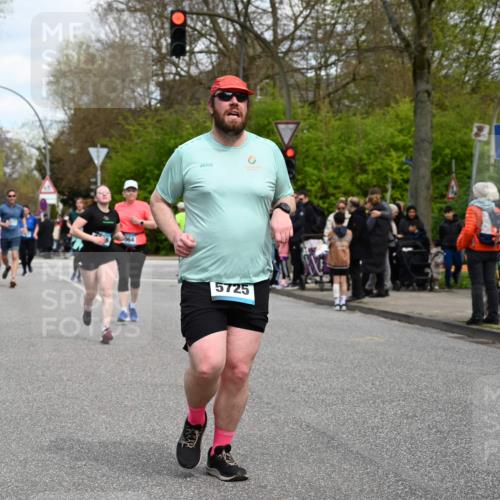 12.04.2026 - 45. Internationalen Wilhelmsburger Insellauf J. Mangold http://msf.ph/oto/9515452 12.04.2026 13:15:13 Ziel 2110, 4695, 2815, 2785, 2043, 2118, 5755, 5029, 4662, 4663, 4559, 3308, 3881, 3882, 3767, 3765, 4366, 4227, 3232, 2774, 5725, 3770, 2617, 5453, 4942, 4964, 5675, 4616, 4880, 2832, 3803, 3801, 3250, 5008, 2853, 3280, 3244, 5292, 4861, 2032 meine-sportfotos.de