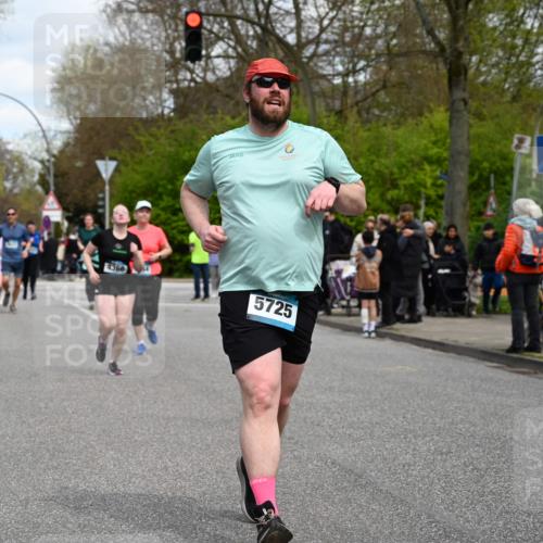 12.04.2026 - 45. Internationalen Wilhelmsburger Insellauf J. Mangold http://msf.ph/oto/9515454 12.04.2026 13:15:13 Ziel 2110, 4695, 2815, 2785, 2043, 2118, 5755, 5029, 4662, 4663, 4559, 3308, 3881, 3882, 3767, 3765, 4366, 4227, 3232, 2774, 5725, 3770, 2617, 5453, 4942, 4964, 5675, 4616, 4880, 2832, 3803, 3801, 3250, 5008, 2853, 3280, 3244, 5292, 4861, 2032 meine-sportfotos.de