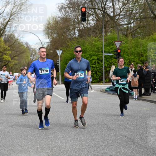 12.04.2026 - 45. Internationalen Wilhelmsburger Insellauf J. Mangold http://msf.ph/oto/9515488 12.04.2026 13:15:19 Ziel 2043, 2118, 5755, 5029, 4662, 4663, 4559, 3308, 3881, 3882, 3767, 3765, 4366, 4227, 3232, 2774, 5725, 3770, 2617, 5453, 4942, 4964, 5675, 4616, 4880, 2832, 3803, 3801, 3250, 5008, 2853, 3280, 3244, 5292, 4861, 2032, 4731, 2884, 3850, 4053, 5686, 4814, 4491 meine-sportfotos.de