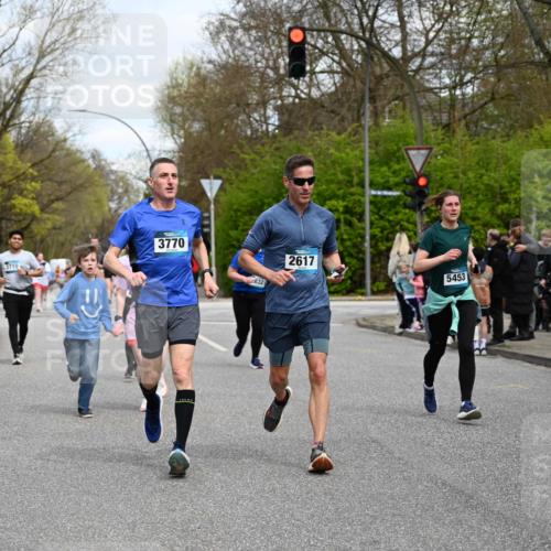 12.04.2026 - 45. Internationalen Wilhelmsburger Insellauf J. Mangold http://msf.ph/oto/9515490 12.04.2026 13:15:19 Ziel 2043, 2118, 5755, 5029, 4662, 4663, 4559, 3308, 3881, 3882, 3767, 3765, 4366, 4227, 3232, 2774, 5725, 3770, 2617, 5453, 4942, 4964, 5675, 4616, 4880, 2832, 3803, 3801, 3250, 5008, 2853, 3280, 3244, 5292, 4861, 2032, 4731, 2884, 3850, 4053, 5686, 4814, 4491 meine-sportfotos.de