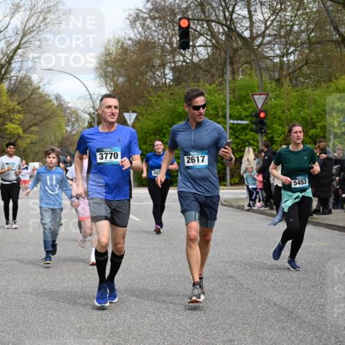12.04.2026 - 45. Internationalen Wilhelmsburger Insellauf J. Mangold http://msf.ph/oto/9515493 12.04.2026 13:15:19 Ziel 2043, 2118, 5755, 5029, 4662, 4663, 4559, 3308, 3881, 3882, 3767, 3765, 4366, 4227, 3232, 2774, 5725, 3770, 2617, 5453, 4942, 4964, 5675, 4616, 4880, 2832, 3803, 3801, 3250, 5008, 2853, 3280, 3244, 5292, 4861, 2032, 4731, 2884, 3850, 4053, 5686, 4814, 4491 meine-sportfotos.de