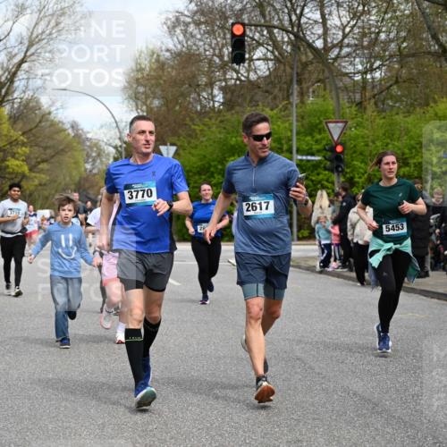 12.04.2026 - 45. Internationalen Wilhelmsburger Insellauf J. Mangold http://msf.ph/oto/9515494 12.04.2026 13:15:19 Ziel 2043, 2118, 5755, 5029, 4662, 4663, 4559, 3308, 3881, 3882, 3767, 3765, 4366, 4227, 3232, 2774, 5725, 3770, 2617, 5453, 4942, 4964, 5675, 4616, 4880, 2832, 3803, 3801, 3250, 5008, 2853, 3280, 3244, 5292, 4861, 2032, 4731, 2884, 3850, 4053, 5686, 4814, 4491 meine-sportfotos.de