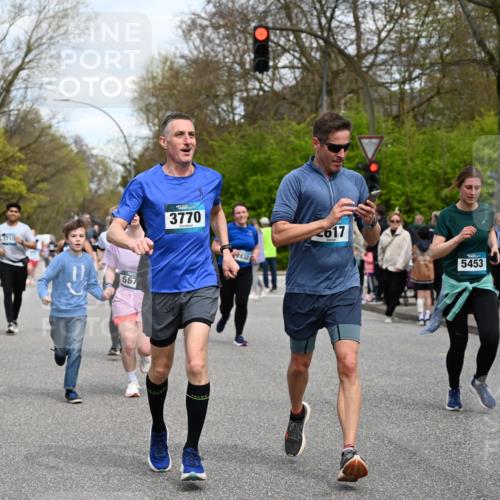 12.04.2026 - 45. Internationalen Wilhelmsburger Insellauf J. Mangold http://msf.ph/oto/9515498 12.04.2026 13:15:19 Ziel 2043, 2118, 5755, 5029, 4662, 4663, 4559, 3308, 3881, 3882, 3767, 3765, 4366, 4227, 3232, 2774, 5725, 3770, 2617, 5453, 4942, 4964, 5675, 4616, 4880, 2832, 3803, 3801, 3250, 5008, 2853, 3280, 3244, 5292, 4861, 2032, 4731, 2884, 3850, 4053, 5686, 4814, 4491 meine-sportfotos.de