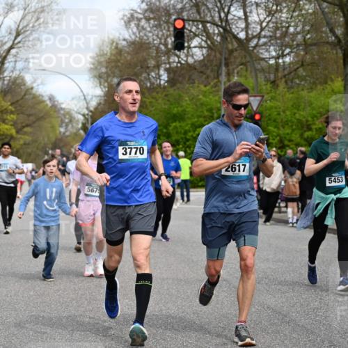 12.04.2026 - 45. Internationalen Wilhelmsburger Insellauf J. Mangold http://msf.ph/oto/9515499 12.04.2026 13:15:19 Ziel 2043, 2118, 5755, 5029, 4662, 4663, 4559, 3308, 3881, 3882, 3767, 3765, 4366, 4227, 3232, 2774, 5725, 3770, 2617, 5453, 4942, 4964, 5675, 4616, 4880, 2832, 3803, 3801, 3250, 5008, 2853, 3280, 3244, 5292, 4861, 2032, 4731, 2884, 3850, 4053, 5686, 4814, 4491 meine-sportfotos.de