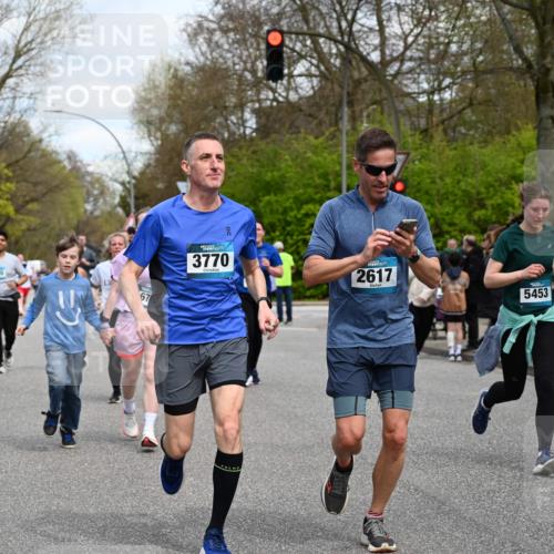 12.04.2026 - 45. Internationalen Wilhelmsburger Insellauf J. Mangold http://msf.ph/oto/9515500 12.04.2026 13:15:20 Ziel 5755, 5029, 4662, 4663, 4559, 3308, 3881, 3882, 3767, 3765, 4366, 4227, 3232, 2774, 5725, 3770, 2617, 3770, 2617, 5453, 4942, 4964, 5675, 4616, 4880, 2832, 3803, 3801, 3250, 5008, 2853, 3280, 3244, 5292, 4861, 2032, 4731, 2884, 3850, 4053, 5686, 4814, 4491 meine-sportfotos.de