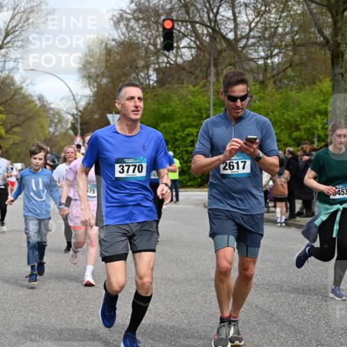 12.04.2026 - 45. Internationalen Wilhelmsburger Insellauf J. Mangold http://msf.ph/oto/9515501 12.04.2026 13:15:20 Ziel 5755, 5029, 4662, 4663, 4559, 3308, 3881, 3882, 3767, 3765, 4366, 4227, 3232, 2774, 5725, 3770, 2617, 3770, 2617, 5453, 4942, 4964, 5675, 4616, 4880, 2832, 3803, 3801, 3250, 5008, 2853, 3280, 3244, 5292, 4861, 2032, 4731, 2884, 3850, 4053, 5686, 4814, 4491 meine-sportfotos.de