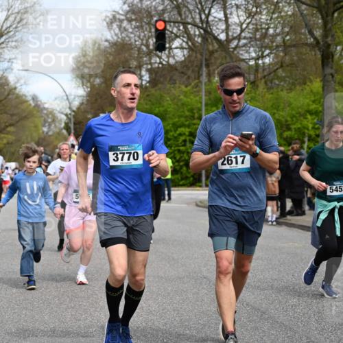 12.04.2026 - 45. Internationalen Wilhelmsburger Insellauf J. Mangold http://msf.ph/oto/9515502 12.04.2026 13:15:20 Ziel 5755, 5029, 4662, 4663, 4559, 3308, 3881, 3882, 3767, 3765, 4366, 4227, 3232, 2774, 5725, 3770, 2617, 3770, 2617, 5453, 4942, 4964, 5675, 4616, 4880, 2832, 3803, 3801, 3250, 5008, 2853, 3280, 3244, 5292, 4861, 2032, 4731, 2884, 3850, 4053, 5686, 4814, 4491 meine-sportfotos.de