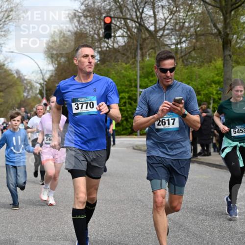 12.04.2026 - 45. Internationalen Wilhelmsburger Insellauf J. Mangold http://msf.ph/oto/9515503 12.04.2026 13:15:20 Ziel 5755, 5029, 4662, 4663, 4559, 3308, 3881, 3882, 3767, 3765, 4366, 4227, 3232, 2774, 5725, 3770, 2617, 3770, 2617, 5453, 4942, 4964, 5675, 4616, 4880, 2832, 3803, 3801, 3250, 5008, 2853, 3280, 3244, 5292, 4861, 2032, 4731, 2884, 3850, 4053, 5686, 4814, 4491 meine-sportfotos.de