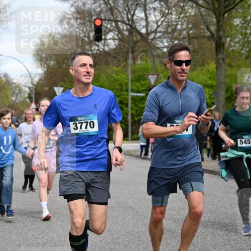 12.04.2026 - 45. Internationalen Wilhelmsburger Insellauf J. Mangold http://msf.ph/oto/9515505 12.04.2026 13:15:20 Ziel 5755, 5029, 4662, 4663, 4559, 3308, 3881, 3882, 3767, 3765, 4366, 4227, 3232, 2774, 5725, 3770, 2617, 3770, 2617, 5453, 4942, 4964, 5675, 4616, 4880, 2832, 3803, 3801, 3250, 5008, 2853, 3280, 3244, 5292, 4861, 2032, 4731, 2884, 3850, 4053, 5686, 4814, 4491 meine-sportfotos.de