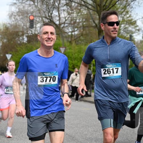 12.04.2026 - 45. Internationalen Wilhelmsburger Insellauf J. Mangold http://msf.ph/oto/9515510 12.04.2026 13:15:20 Ziel 5755, 5029, 4662, 4663, 4559, 3308, 3881, 3882, 3767, 3765, 4366, 4227, 3232, 2774, 5725, 3770, 2617, 3770, 2617, 5453, 4942, 4964, 5675, 4616, 4880, 2832, 3803, 3801, 3250, 5008, 2853, 3280, 3244, 5292, 4861, 2032, 4731, 2884, 3850, 4053, 5686, 4814, 4491 meine-sportfotos.de