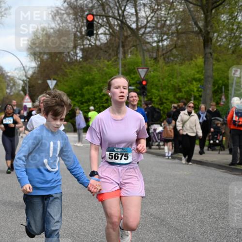 12.04.2026 - 45. Internationalen Wilhelmsburger Insellauf J. Mangold http://msf.ph/oto/9515513 12.04.2026 13:15:21 Ziel 5755, 5029, 4662, 4663, 4559, 3308, 3881, 3882, 3767, 3765, 4366, 4227, 3232, 2774, 5725, 3770, 2617, 5453, 5453, 4942, 4964, 5675, 4616, 4880, 2832, 3803, 3801, 3250, 3250, 5008, 2853, 3280, 3244, 5292, 4861, 2032, 4731, 2884, 3850, 4053, 5686, 4814, 4491 meine-sportfotos.de