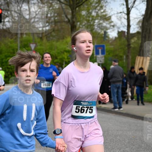 12.04.2026 - 45. Internationalen Wilhelmsburger Insellauf J. Mangold http://msf.ph/oto/9515522 12.04.2026 13:15:22 Ziel 4662, 4663, 4559, 3308, 3881, 3882, 3767, 3765, 4366, 4227, 3232, 2774, 5725, 3770, 2617, 5453, 4942, 4964, 5675, 4616, 4880, 2832, 3803, 3801, 3250, 5008, 5008, 2853, 3280, 3244, 5292, 4861, 2032, 4731, 2884, 3850, 4053, 5686, 4814, 4491 meine-sportfotos.de