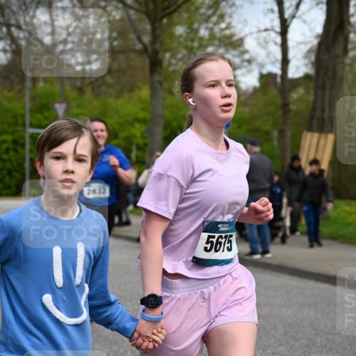 12.04.2026 - 45. Internationalen Wilhelmsburger Insellauf J. Mangold http://msf.ph/oto/9515523 12.04.2026 13:15:22 Ziel 4662, 4663, 4559, 3308, 3881, 3882, 3767, 3765, 4366, 4227, 3232, 2774, 5725, 3770, 2617, 5453, 4942, 4964, 5675, 4616, 4880, 2832, 3803, 3801, 3250, 5008, 5008, 2853, 3280, 3244, 5292, 4861, 2032, 4731, 2884, 3850, 4053, 5686, 4814, 4491 meine-sportfotos.de