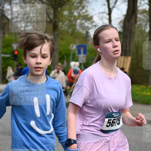 12.04.2026 - 45. Internationalen Wilhelmsburger Insellauf J. Mangold http://msf.ph/oto/9515525 12.04.2026 13:15:22 Ziel 4662, 4663, 4559, 3308, 3881, 3882, 3767, 3765, 4366, 4227, 3232, 2774, 5725, 3770, 2617, 5453, 4942, 4964, 5675, 4616, 4880, 2832, 3803, 3801, 3250, 5008, 5008, 2853, 3280, 3244, 5292, 4861, 2032, 4731, 2884, 3850, 4053, 5686, 4814, 4491 meine-sportfotos.de