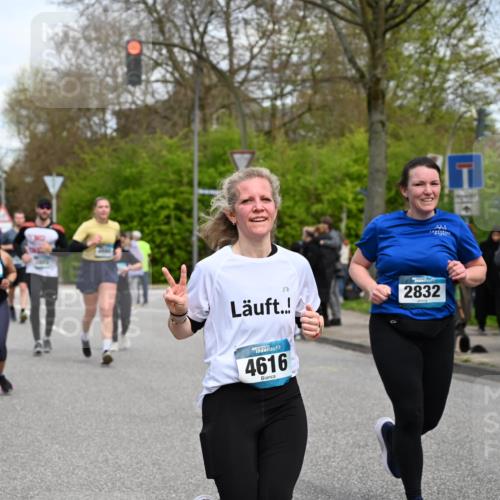 12.04.2026 - 45. Internationalen Wilhelmsburger Insellauf J. Mangold http://msf.ph/oto/9515526 12.04.2026 13:15:23 Ziel 4662, 4663, 4559, 3308, 3881, 3882, 3767, 3765, 4366, 4227, 3232, 2774, 5725, 3770, 2617, 5453, 4942, 4964, 4942, 4964, 5675, 4616, 4880, 2832, 3803, 3801, 3250, 5008, 2853, 3280, 2853, 3280, 3244, 5292, 4861, 2032, 4731, 2884, 3850, 4053, 5686, 4814, 4491, 2681, 5839, 5582 meine-sportfotos.de