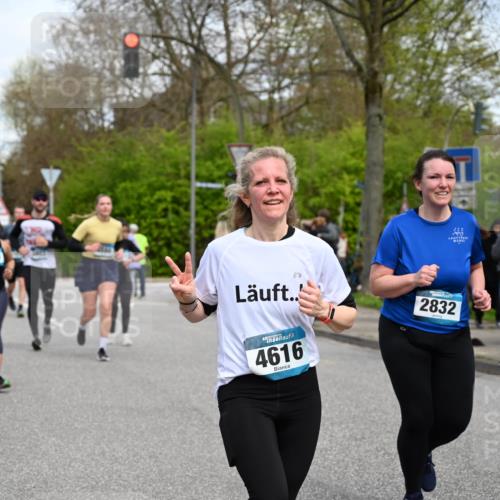 12.04.2026 - 45. Internationalen Wilhelmsburger Insellauf J. Mangold http://msf.ph/oto/9515527 12.04.2026 13:15:23 Ziel 4662, 4663, 4559, 3308, 3881, 3882, 3767, 3765, 4366, 4227, 3232, 2774, 5725, 3770, 2617, 5453, 4942, 4964, 4942, 4964, 5675, 4616, 4880, 2832, 3803, 3801, 3250, 5008, 2853, 3280, 2853, 3280, 3244, 5292, 4861, 2032, 4731, 2884, 3850, 4053, 5686, 4814, 4491, 2681, 5839, 5582 meine-sportfotos.de