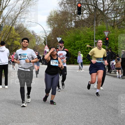 12.04.2026 - 45. Internationalen Wilhelmsburger Insellauf J. Mangold http://msf.ph/oto/9515538 12.04.2026 13:15:25 Ziel 4662, 4663, 4559, 3308, 3881, 3882, 3767, 3765, 4366, 4227, 3232, 2774, 5725, 3770, 2617, 5453, 4942, 4964, 5675, 4616, 4880, 2832, 3803, 3801, 3250, 5008, 2853, 3280, 3244, 5292, 4861, 2032, 2032, 4731, 2884, 3850, 4053, 5686, 4814, 4491, 2681, 5839, 5582, 5666 meine-sportfotos.de