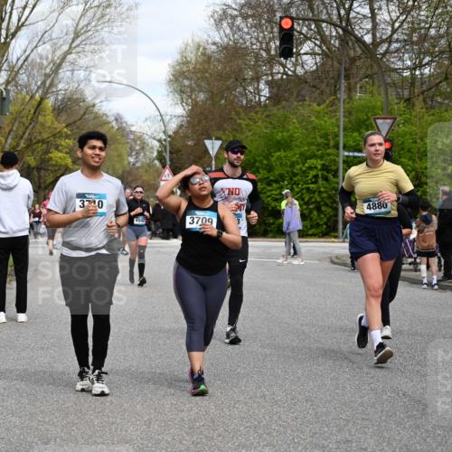 12.04.2026 - 45. Internationalen Wilhelmsburger Insellauf J. Mangold http://msf.ph/oto/9515541 12.04.2026 13:15:25 Ziel 4662, 4663, 4559, 3308, 3881, 3882, 3767, 3765, 4366, 4227, 3232, 2774, 5725, 3770, 2617, 5453, 4942, 4964, 5675, 4616, 4880, 2832, 3803, 3801, 3250, 5008, 2853, 3280, 3244, 5292, 4861, 2032, 2032, 4731, 2884, 3850, 4053, 5686, 4814, 4491, 2681, 5839, 5582, 5666 meine-sportfotos.de