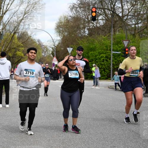 12.04.2026 - 45. Internationalen Wilhelmsburger Insellauf J. Mangold http://msf.ph/oto/9515544 12.04.2026 13:15:25 Ziel 4662, 4663, 4559, 3308, 3881, 3882, 3767, 3765, 4366, 4227, 3232, 2774, 5725, 3770, 2617, 5453, 4942, 4964, 5675, 4616, 4880, 2832, 3803, 3801, 3250, 5008, 2853, 3280, 3244, 5292, 4861, 2032, 2032, 4731, 2884, 3850, 4053, 5686, 4814, 4491, 2681, 5839, 5582, 5666 meine-sportfotos.de