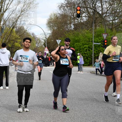 12.04.2026 - 45. Internationalen Wilhelmsburger Insellauf J. Mangold http://msf.ph/oto/9515545 12.04.2026 13:15:25 Ziel 4662, 4663, 4559, 3308, 3881, 3882, 3767, 3765, 4366, 4227, 3232, 2774, 5725, 3770, 2617, 5453, 4942, 4964, 5675, 4616, 4880, 2832, 3803, 3801, 3250, 5008, 2853, 3280, 3244, 5292, 4861, 2032, 2032, 4731, 2884, 3850, 4053, 5686, 4814, 4491, 2681, 5839, 5582, 5666 meine-sportfotos.de