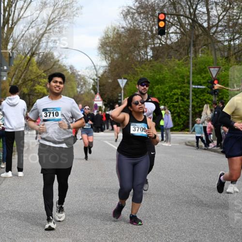12.04.2026 - 45. Internationalen Wilhelmsburger Insellauf J. Mangold http://msf.ph/oto/9515547 12.04.2026 13:15:26 Ziel 4559, 3308, 3881, 3882, 3767, 3765, 4366, 4227, 3232, 2774, 5725, 3770, 2617, 5453, 4942, 4964, 5675, 4616, 4880, 2832, 3803, 3801, 3250, 5008, 2853, 3280, 3244, 5292, 4861, 2032, 4731, 2884, 3850, 4731, 2884, 3850, 4053, 5686, 4814, 4491, 2681, 5839, 5582, 5666, 3993 meine-sportfotos.de