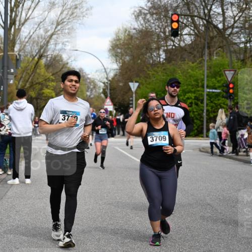 12.04.2026 - 45. Internationalen Wilhelmsburger Insellauf J. Mangold http://msf.ph/oto/9515551 12.04.2026 13:15:26 Ziel 4559, 3308, 3881, 3882, 3767, 3765, 4366, 4227, 3232, 2774, 5725, 3770, 2617, 5453, 4942, 4964, 5675, 4616, 4880, 2832, 3803, 3801, 3250, 5008, 2853, 3280, 3244, 5292, 4861, 2032, 4731, 2884, 3850, 4731, 2884, 3850, 4053, 5686, 4814, 4491, 2681, 5839, 5582, 5666, 3993 meine-sportfotos.de