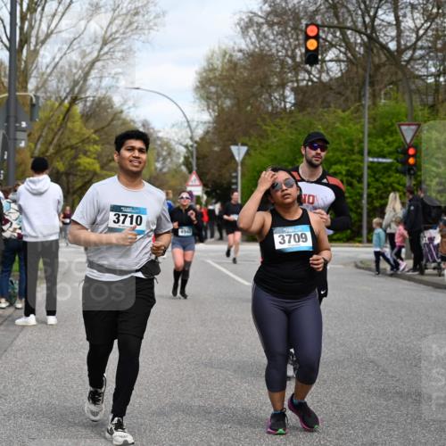 12.04.2026 - 45. Internationalen Wilhelmsburger Insellauf J. Mangold http://msf.ph/oto/9515552 12.04.2026 13:15:26 Ziel 4559, 3308, 3881, 3882, 3767, 3765, 4366, 4227, 3232, 2774, 5725, 3770, 2617, 5453, 4942, 4964, 5675, 4616, 4880, 2832, 3803, 3801, 3250, 5008, 2853, 3280, 3244, 5292, 4861, 2032, 4731, 2884, 3850, 4731, 2884, 3850, 4053, 5686, 4814, 4491, 2681, 5839, 5582, 5666, 3993 meine-sportfotos.de