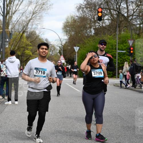 12.04.2026 - 45. Internationalen Wilhelmsburger Insellauf J. Mangold http://msf.ph/oto/9515553 12.04.2026 13:15:26 Ziel 4559, 3308, 3881, 3882, 3767, 3765, 4366, 4227, 3232, 2774, 5725, 3770, 2617, 5453, 4942, 4964, 5675, 4616, 4880, 2832, 3803, 3801, 3250, 5008, 2853, 3280, 3244, 5292, 4861, 2032, 4731, 2884, 3850, 4731, 2884, 3850, 4053, 5686, 4814, 4491, 2681, 5839, 5582, 5666, 3993 meine-sportfotos.de