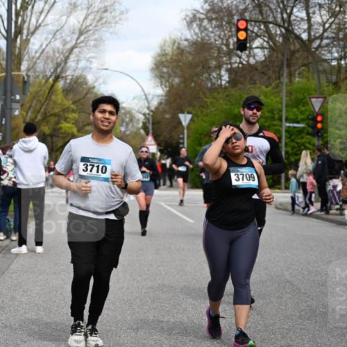 12.04.2026 - 45. Internationalen Wilhelmsburger Insellauf J. Mangold http://msf.ph/oto/9515554 12.04.2026 13:15:26 Ziel 4559, 3308, 3881, 3882, 3767, 3765, 4366, 4227, 3232, 2774, 5725, 3770, 2617, 5453, 4942, 4964, 5675, 4616, 4880, 2832, 3803, 3801, 3250, 5008, 2853, 3280, 3244, 5292, 4861, 2032, 4731, 2884, 3850, 4731, 2884, 3850, 4053, 5686, 4814, 4491, 2681, 5839, 5582, 5666, 3993 meine-sportfotos.de