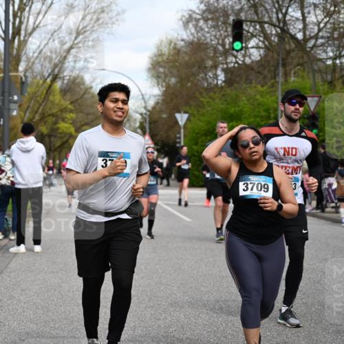 12.04.2026 - 45. Internationalen Wilhelmsburger Insellauf J. Mangold http://msf.ph/oto/9515557 12.04.2026 13:15:27 Ziel 4559, 3308, 3881, 3882, 3767, 3765, 4366, 4227, 3232, 2774, 5725, 3770, 2617, 5453, 4942, 4964, 5675, 4616, 4880, 2832, 3803, 3801, 3250, 5008, 2853, 3280, 3244, 5292, 4861, 2032, 4731, 2884, 3850, 4053, 4053, 5686, 4814, 4491, 2681, 5839, 5582, 5666, 3993, 5517 meine-sportfotos.de