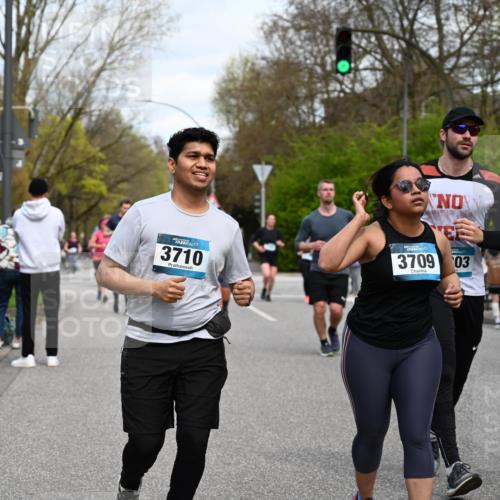 12.04.2026 - 45. Internationalen Wilhelmsburger Insellauf J. Mangold http://msf.ph/oto/9515560 12.04.2026 13:15:27 Ziel 4559, 3308, 3881, 3882, 3767, 3765, 4366, 4227, 3232, 2774, 5725, 3770, 2617, 5453, 4942, 4964, 5675, 4616, 4880, 2832, 3803, 3801, 3250, 5008, 2853, 3280, 3244, 5292, 4861, 2032, 4731, 2884, 3850, 4053, 4053, 5686, 4814, 4491, 2681, 5839, 5582, 5666, 3993, 5517 meine-sportfotos.de