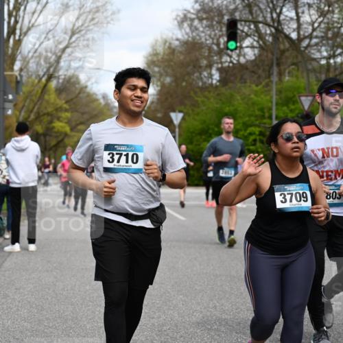 12.04.2026 - 45. Internationalen Wilhelmsburger Insellauf J. Mangold http://msf.ph/oto/9515562 12.04.2026 13:15:27 Ziel 4559, 3308, 3881, 3882, 3767, 3765, 4366, 4227, 3232, 2774, 5725, 3770, 2617, 5453, 4942, 4964, 5675, 4616, 4880, 2832, 3803, 3801, 3250, 5008, 2853, 3280, 3244, 5292, 4861, 2032, 4731, 2884, 3850, 4053, 4053, 5686, 4814, 4491, 2681, 5839, 5582, 5666, 3993, 5517 meine-sportfotos.de